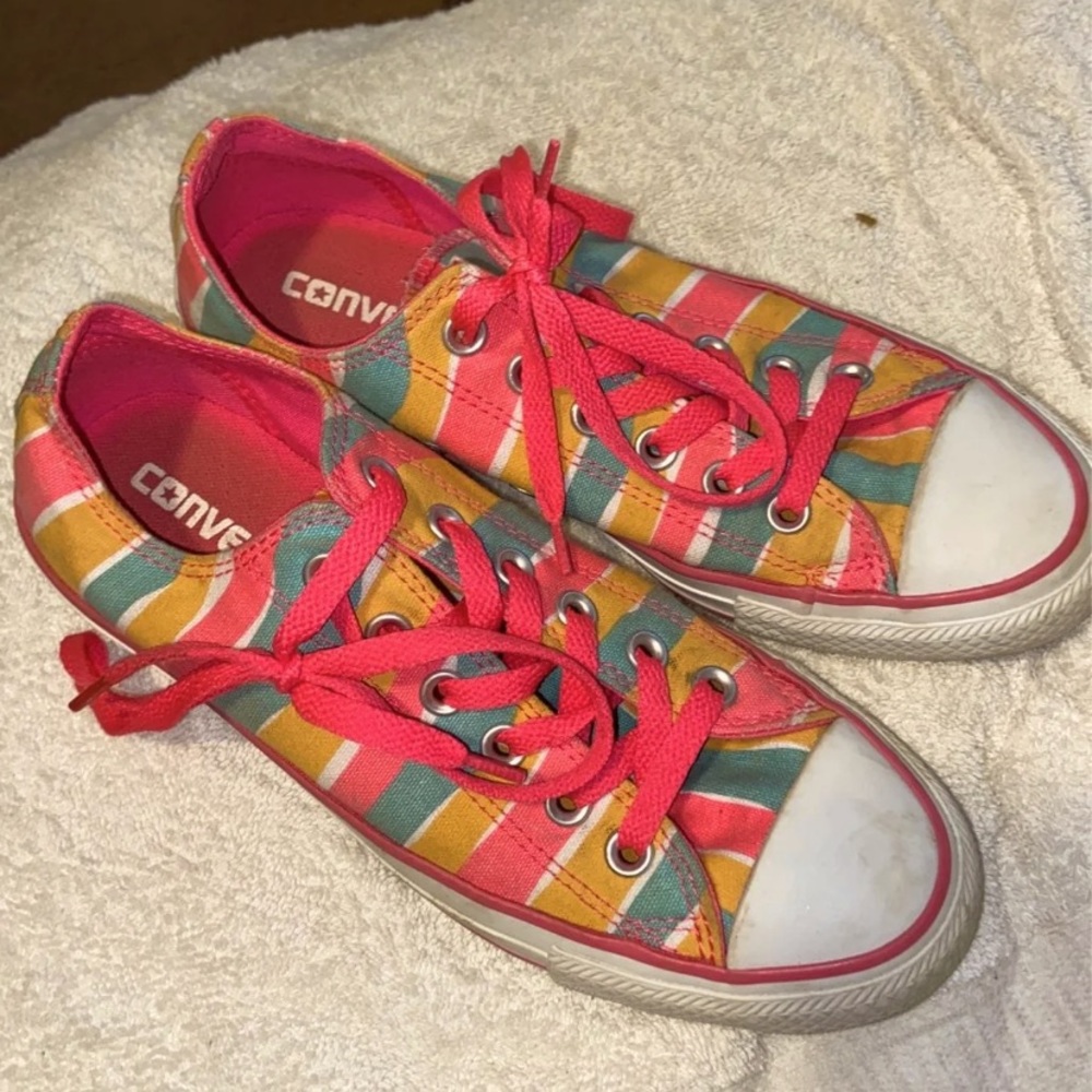 Converse size 7